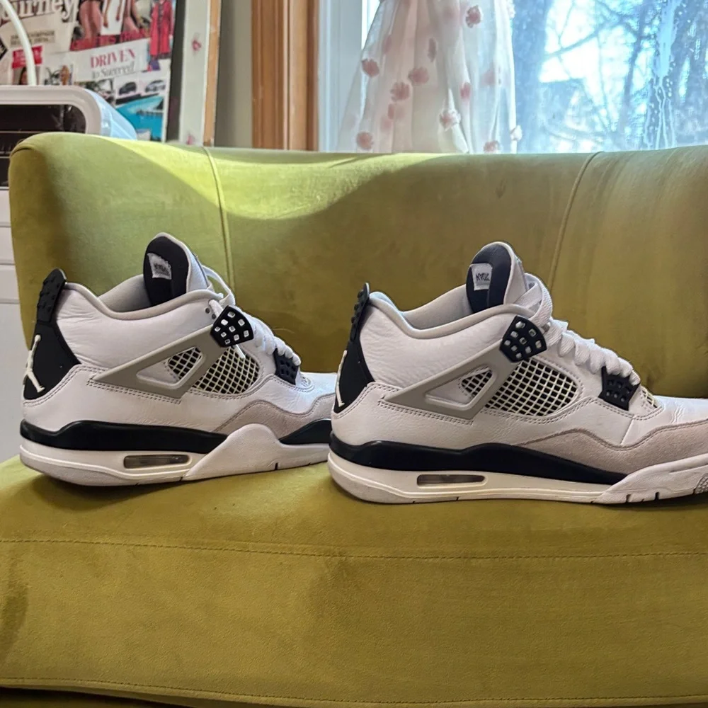 Jordan White and Black Men’s Sneakers - Picture 5 of 9